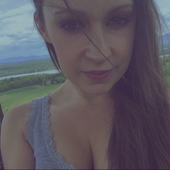 Meet your Posher, Angela - Picture 1 of 2